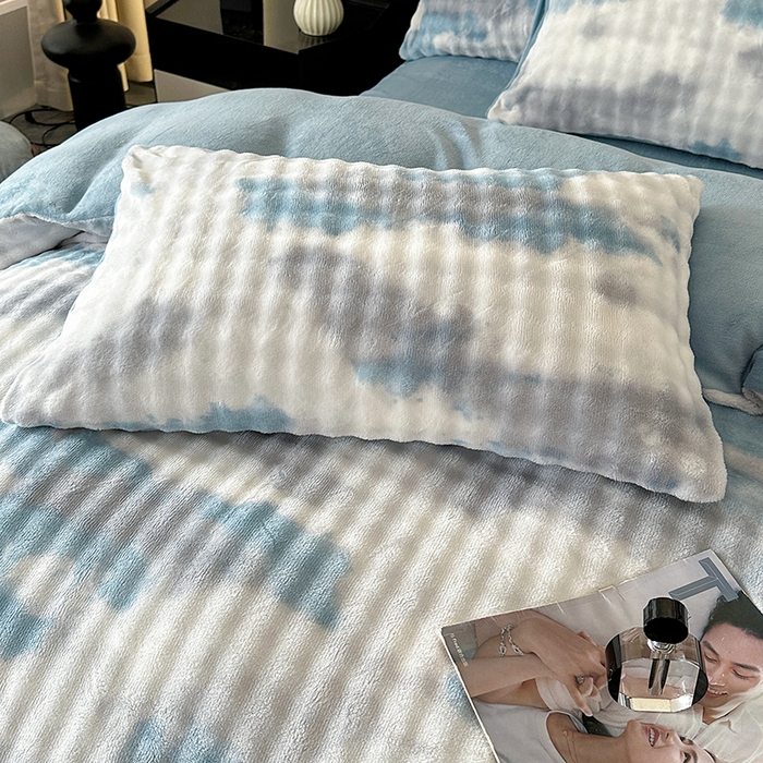 91家纺网 家纺一手货源 找家纺 梵克保罗 2025秋冬新款炫彩水墨画仿兔毛绒大泡泡绒印花大理石纹渐变高克重四件套 炫彩蓝