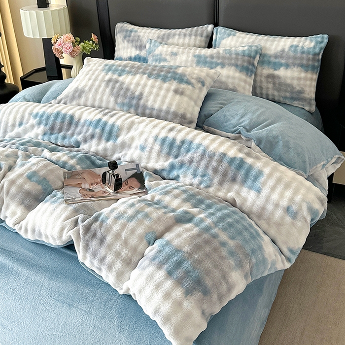 91家纺网 家纺一手货源 找家纺 梵克保罗 2025秋冬新款炫彩水墨画仿兔毛绒大泡泡绒印花大理石纹渐变高克重四件套 炫彩蓝