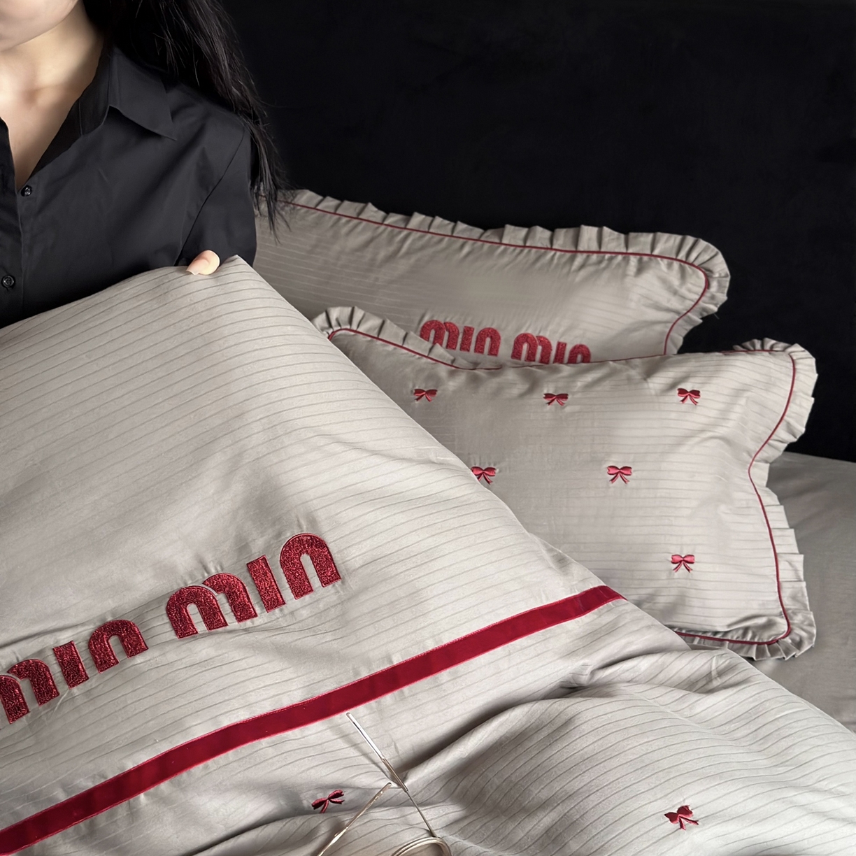 91家纺网 家纺一手货源 找家纺 （总）优然居家纺 2025新款40支全棉纯棉提花磨毛格雷系四件套-缪缪灰