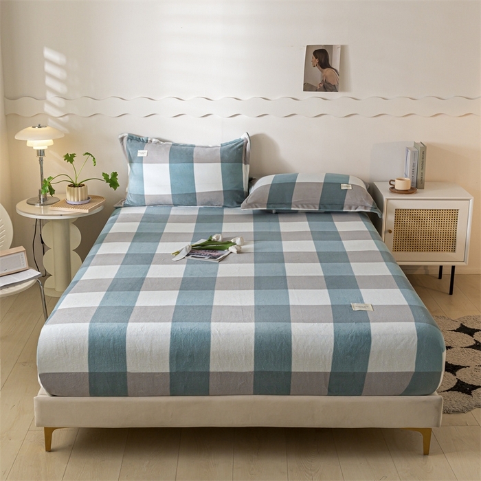 91家纺网 家纺一手货源 找家纺 （总）美澳家纺 2025新款高克重牛奶绒纯色格子贴标床笠