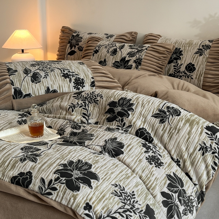 91家纺网 家纺一手货源 找家纺 （总）子曰 2025新款浮雕轻法式复古ins小清新风雕花牛奶绒四件套