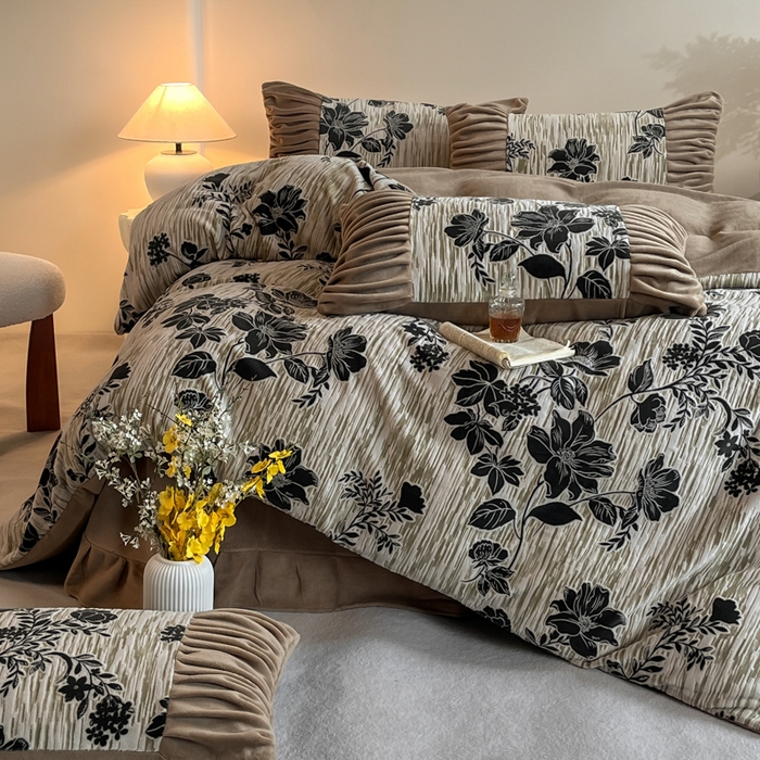 91家纺网 家纺一手货源 找家纺 （总）子曰 2025新款浮雕轻法式复古ins小清新风雕花牛奶绒四件套