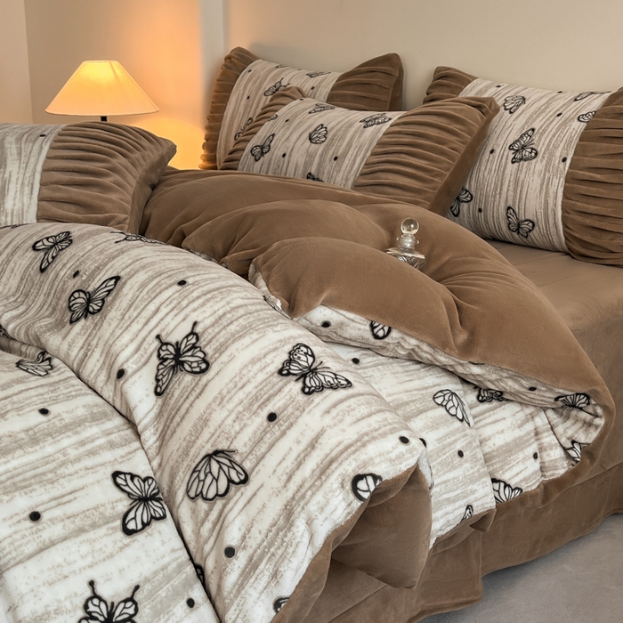 91家纺网 家纺一手货源 找家纺 子曰 2025新款浮雕轻法式复古ins小清新风雕花牛奶绒四件套 梦里蝴蝶-卡其