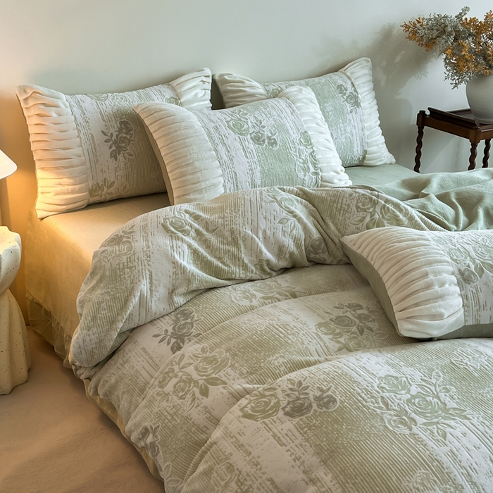 91家纺网 家纺一手货源 找家纺 子曰 2025新款浮雕轻法式复古ins小清新风雕花牛奶绒四件套 水墨画-绿