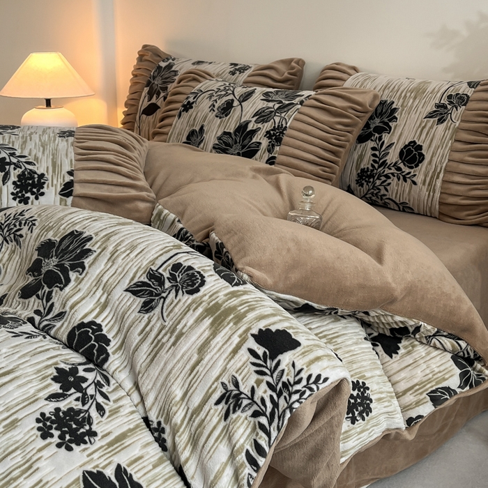 91家纺网 家纺一手货源 找家纺 子曰 2025新款浮雕轻法式复古ins小清新风雕花牛奶绒四件套 花颜-卡其