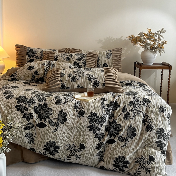 91家纺网 家纺一手货源 找家纺 子曰 2025新款浮雕轻法式复古ins小清新风雕花牛奶绒四件套 花颜-卡其