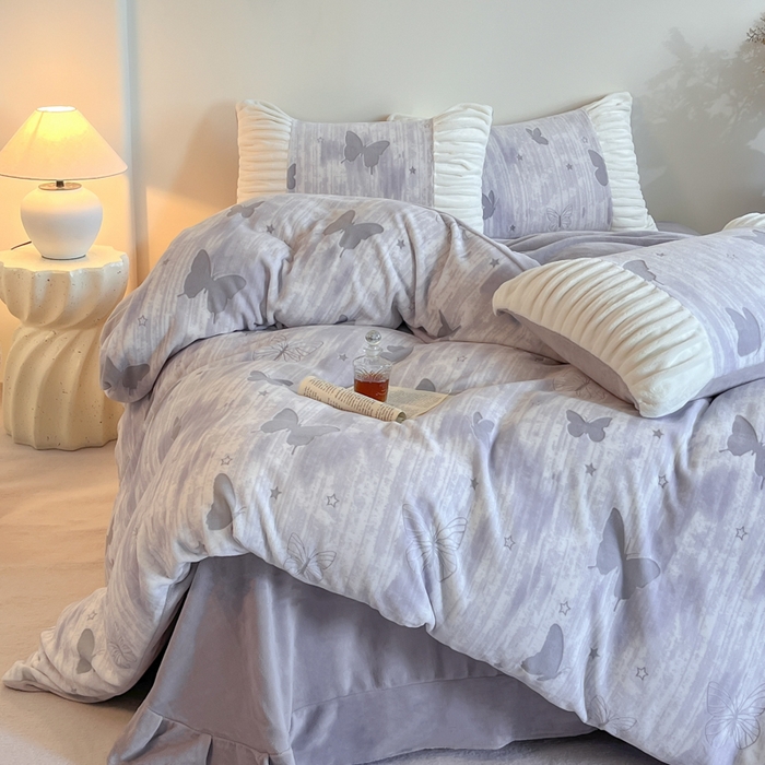 91家纺网 家纺一手货源 找家纺 子曰 2025新款浮雕轻法式复古ins小清新风雕花牛奶绒四件套 醉蝴蝶-灰