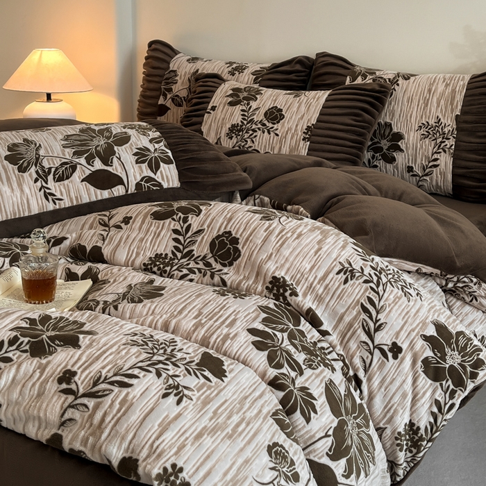 91家纺网 家纺一手货源 找家纺 子曰 2025新款浮雕轻法式复古ins小清新风雕花牛奶绒四件套 花颜-棕