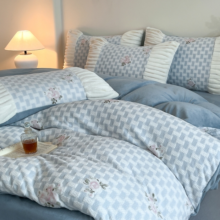 91家纺网 家纺一手货源 找家纺 子曰 2025新款浮雕轻法式复古ins小清新风雕花牛奶绒四件套 花韵-兰