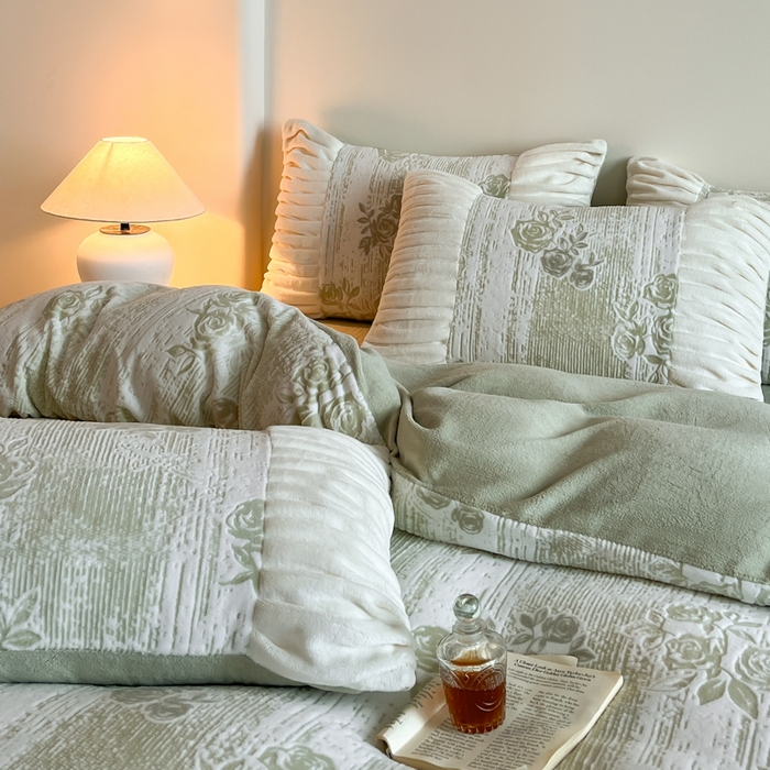 91家纺网 家纺一手货源 找家纺 子曰 2025新款浮雕轻法式复古ins小清新风雕花牛奶绒四件套 水墨画-绿