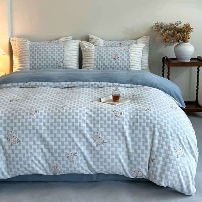 91家纺网 家纺一手货源 找家纺 子曰 2025新款浮雕轻法式复古ins小清新风雕花牛奶绒四件套 花韵-兰