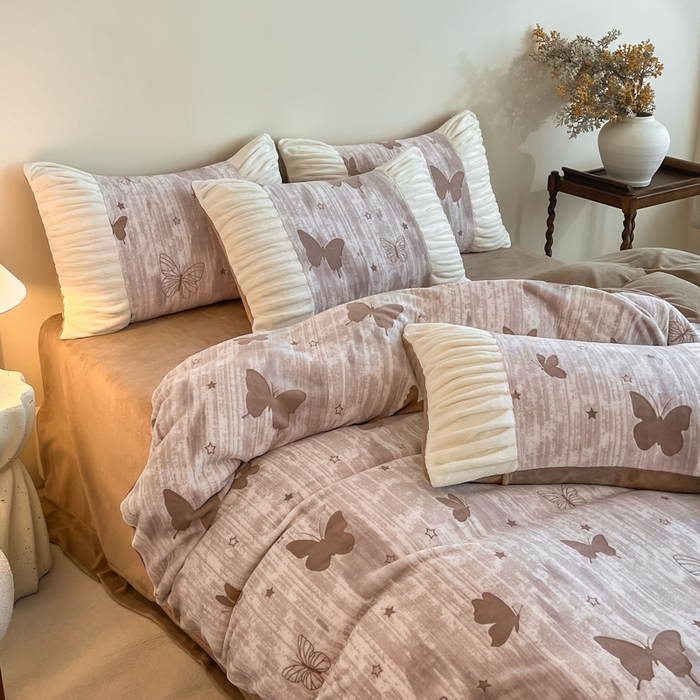 91家纺网 家纺一手货源 找家纺 子曰 2025新款浮雕轻法式复古ins小清新风雕花牛奶绒四件套 醉蝴蝶-咖