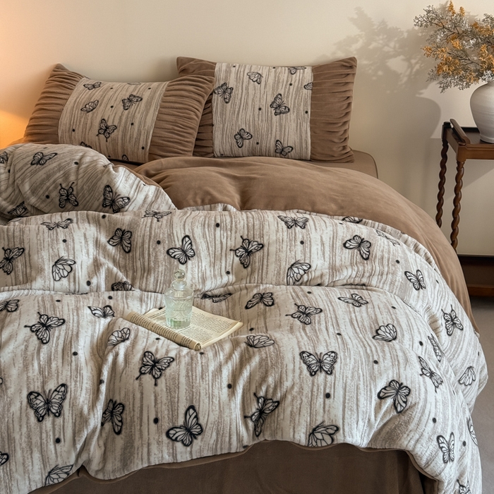 91家纺网 家纺一手货源 找家纺 子曰 2025新款浮雕轻法式复古ins小清新风雕花牛奶绒四件套 梦里蝴蝶-卡其