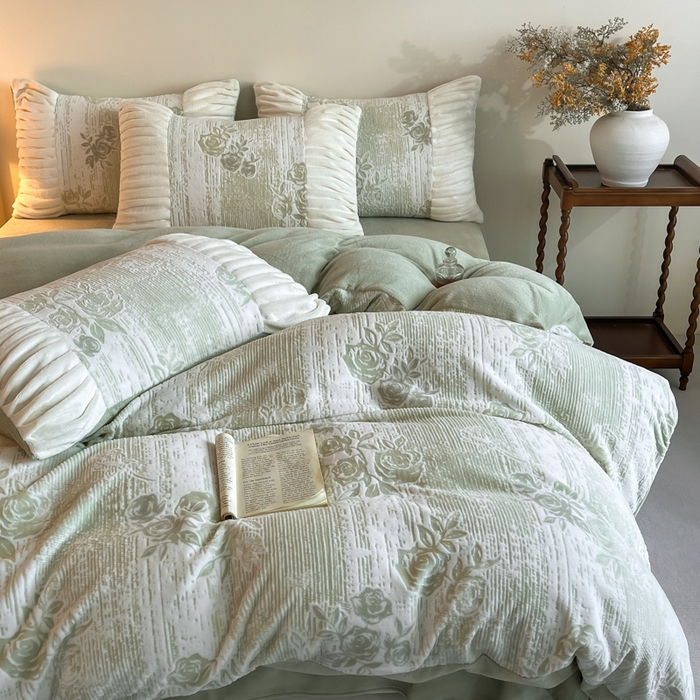 91家纺网 家纺一手货源 找家纺 子曰 2025新款浮雕轻法式复古ins小清新风雕花牛奶绒四件套 水墨画-绿