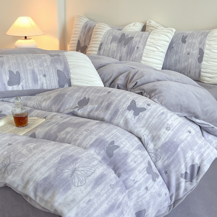 91家纺网 家纺一手货源 找家纺 子曰 2025新款浮雕轻法式复古ins小清新风雕花牛奶绒四件套 醉蝴蝶-灰