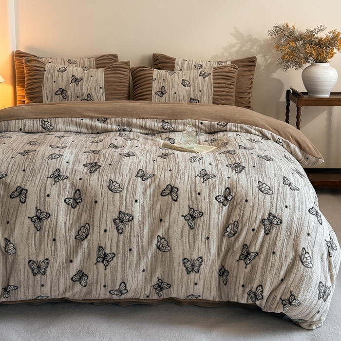 91家纺网 家纺一手货源 找家纺 子曰 2025新款浮雕轻法式复古ins小清新风雕花牛奶绒四件套 梦里蝴蝶-卡其