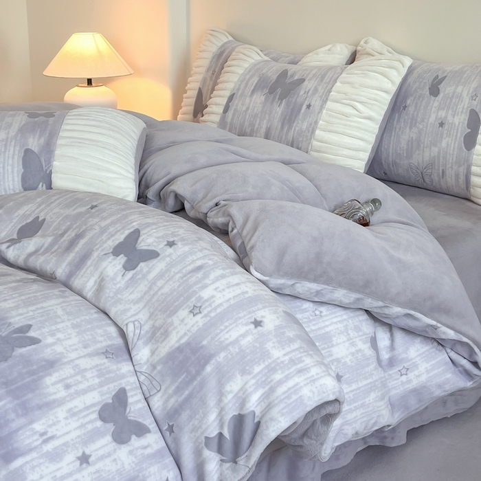 91家纺网 家纺一手货源 找家纺 子曰 2025新款浮雕轻法式复古ins小清新风雕花牛奶绒四件套 醉蝴蝶-灰