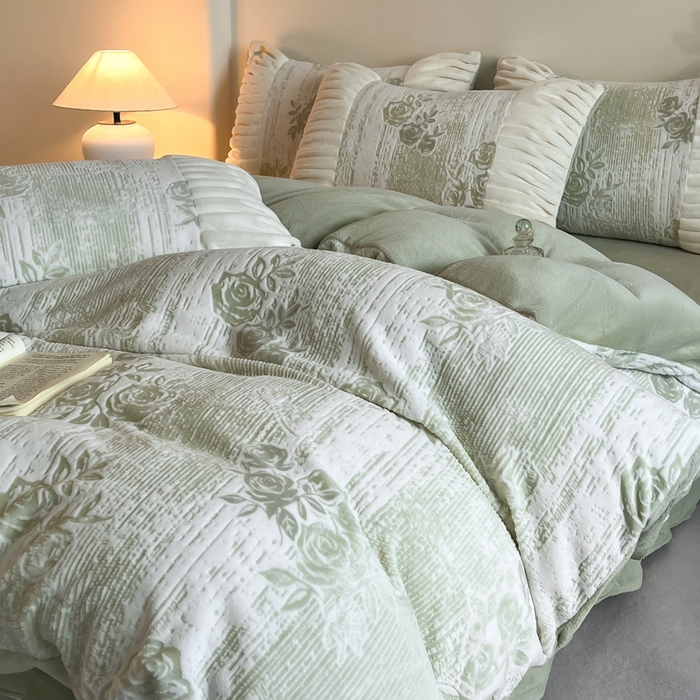 91家纺网 家纺一手货源 找家纺 子曰 2025新款浮雕轻法式复古ins小清新风雕花牛奶绒四件套 水墨画-绿