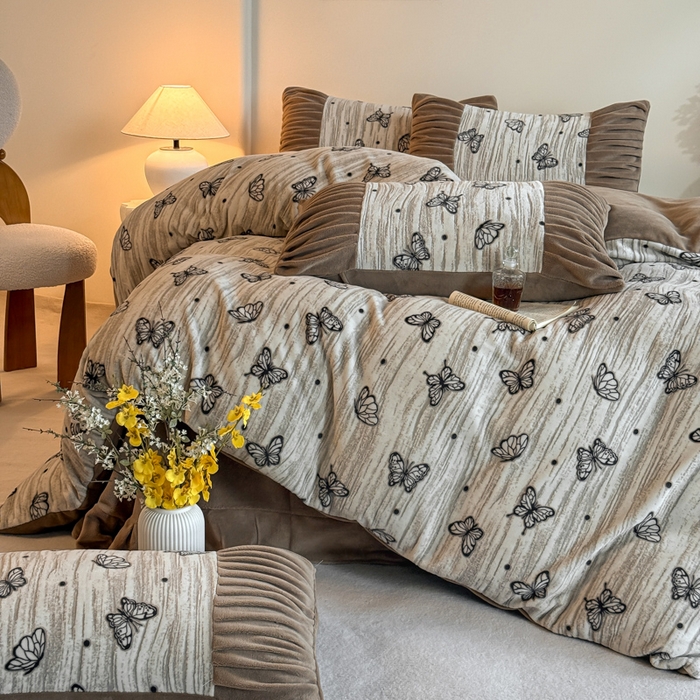 91家纺网 家纺一手货源 找家纺 子曰 2025新款浮雕轻法式复古ins小清新风雕花牛奶绒四件套 梦里蝴蝶-卡其