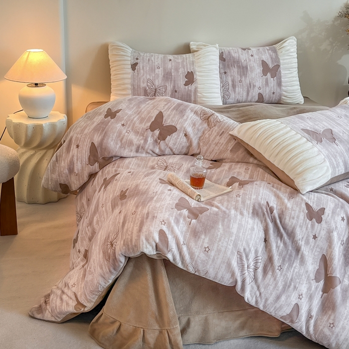 91家纺网 家纺一手货源 找家纺 子曰 2025新款浮雕轻法式复古ins小清新风雕花牛奶绒四件套 醉蝴蝶-咖