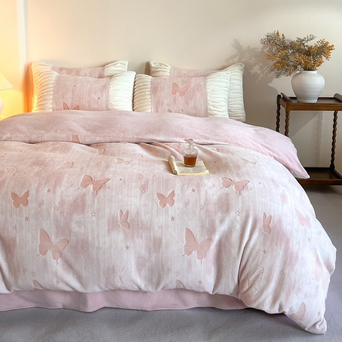 91家纺网 家纺一手货源 找家纺 子曰 2025新款浮雕轻法式复古ins小清新风雕花牛奶绒四件套 醉蝴蝶-粉