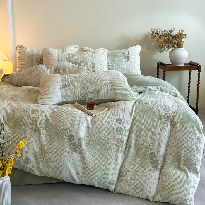 91家纺网 家纺一手货源 找家纺 子曰 2025新款浮雕轻法式复古ins小清新风雕花牛奶绒四件套 水墨画-绿