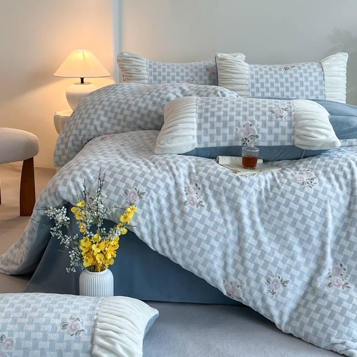 91家纺网 家纺一手货源 找家纺 子曰 2025新款浮雕轻法式复古ins小清新风雕花牛奶绒四件套 花韵-兰