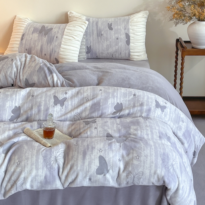 91家纺网 家纺一手货源 找家纺 子曰 2025新款浮雕轻法式复古ins小清新风雕花牛奶绒四件套 醉蝴蝶-灰