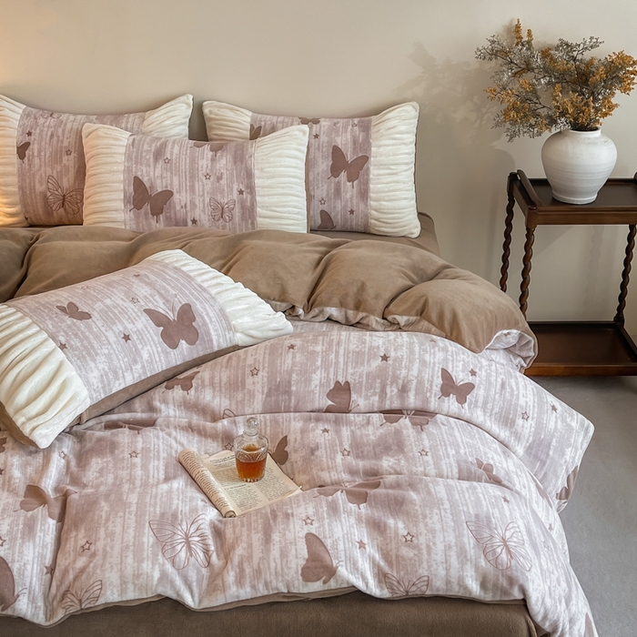 91家纺网 家纺一手货源 找家纺 子曰 2025新款浮雕轻法式复古ins小清新风雕花牛奶绒四件套 醉蝴蝶-咖