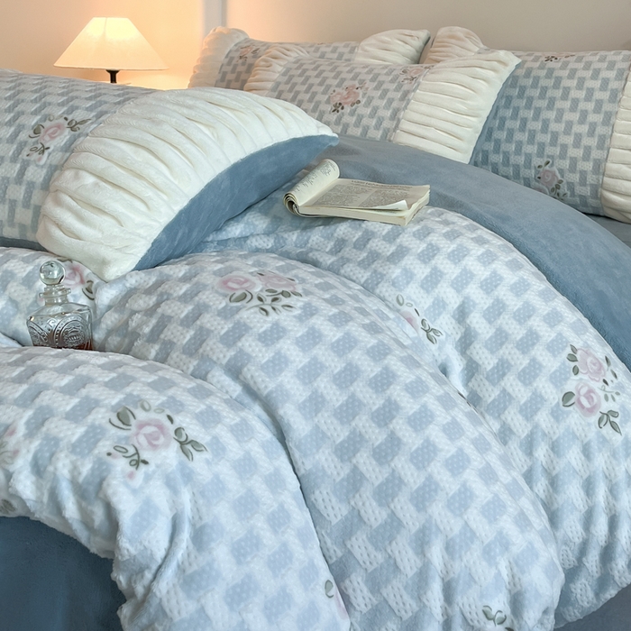 子曰 2025新款浮雕轻法式复古ins小清新风雕花牛奶绒四件套 花韵-兰