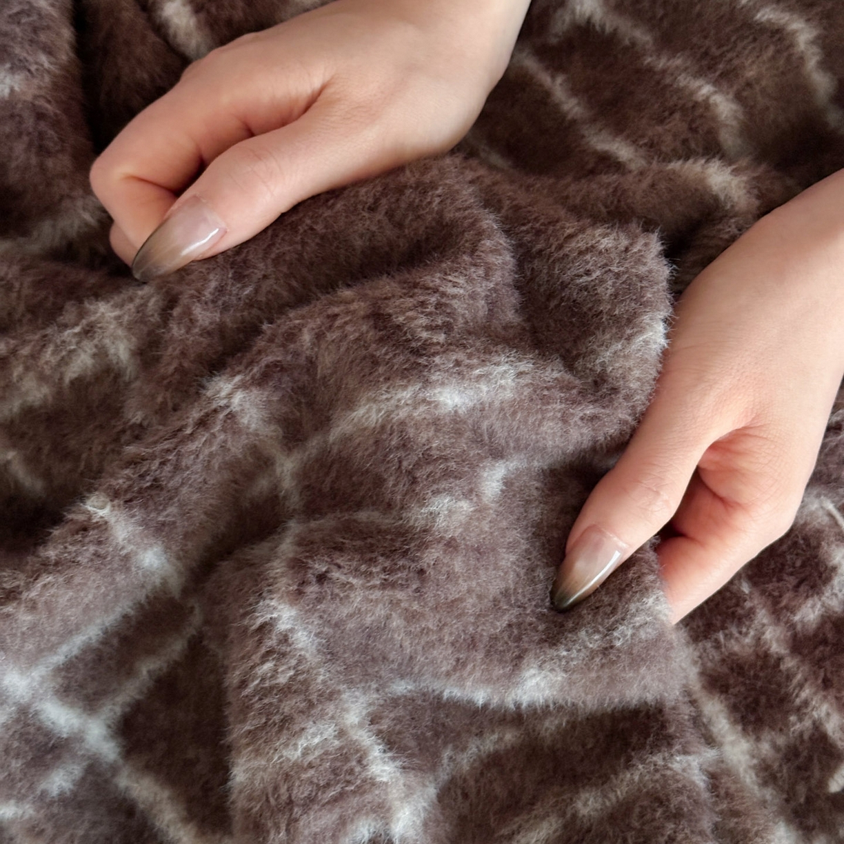 91家纺网 家纺一手货源 找家纺 （总）宇航家纺 2025新款美拉德色系仿羊毛绒牛奶绒毛毯盖毯办公毯