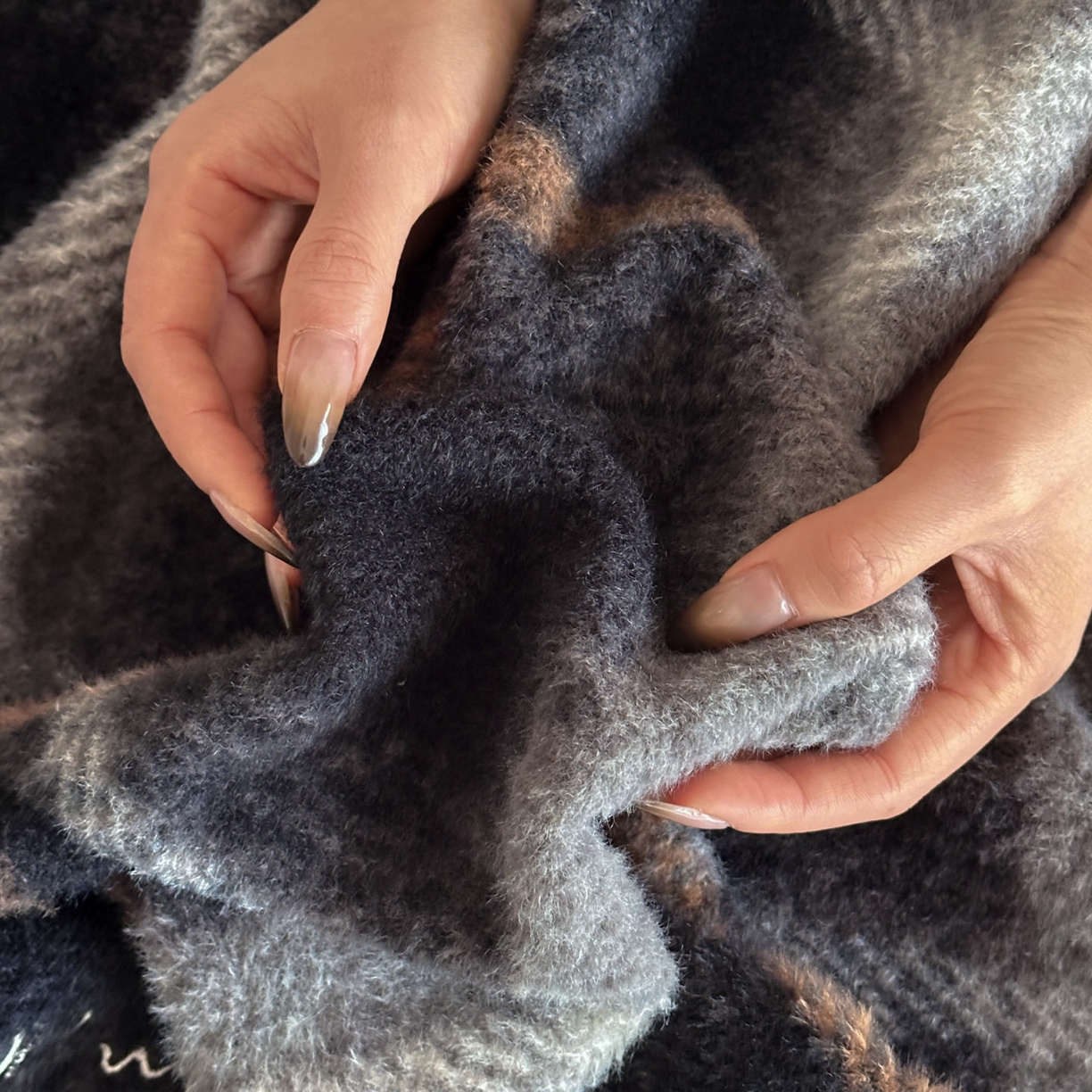 91家纺网 家纺一手货源 找家纺 宇航家纺 2025新款美拉德色系仿羊毛绒牛奶绒毛毯盖毯办公毯 盖毯-福宝小狗