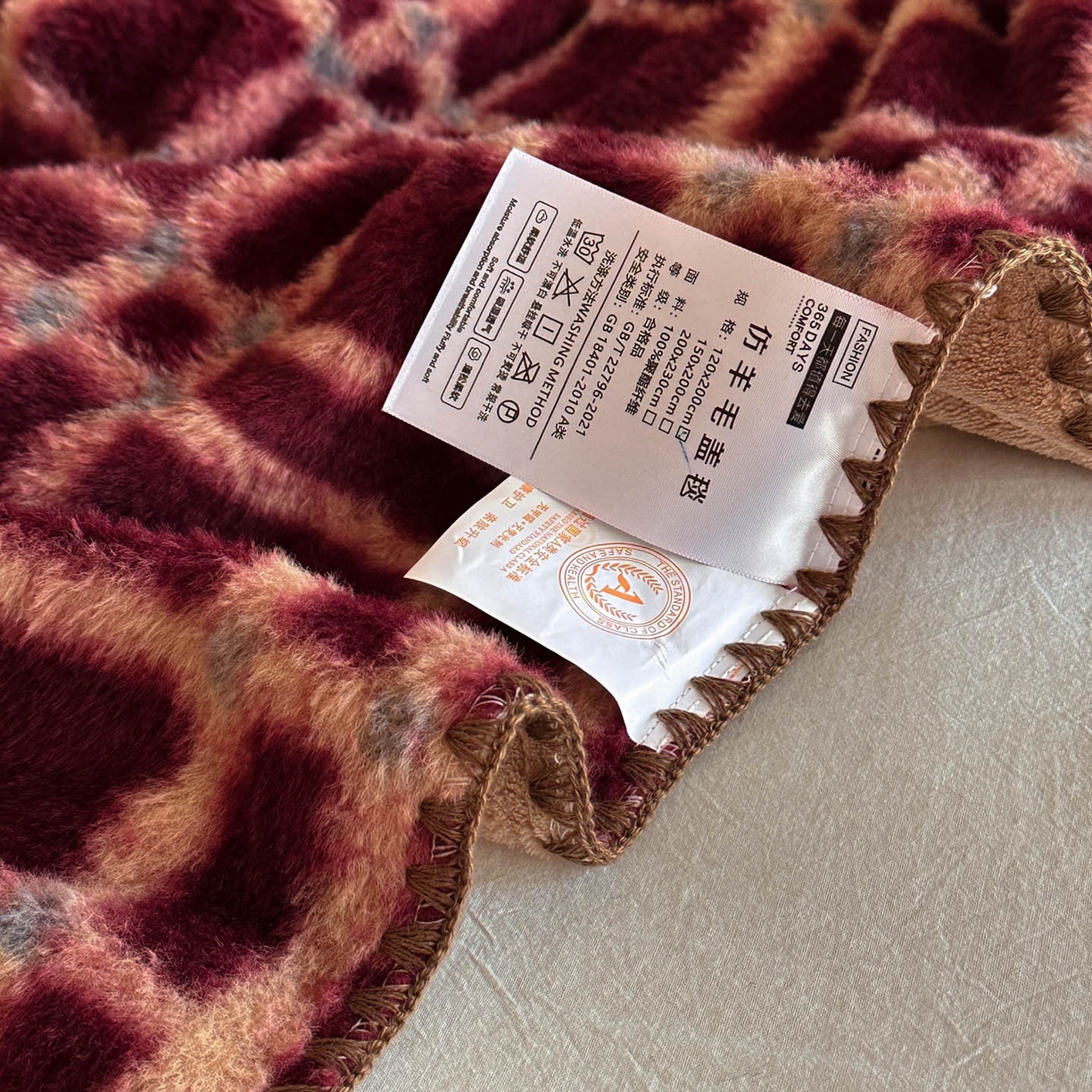 91家纺网 家纺一手货源 找家纺 宇航家纺 2025新款美拉德色系仿羊毛绒牛奶绒毛毯盖毯办公毯 盖毯-三只小猫