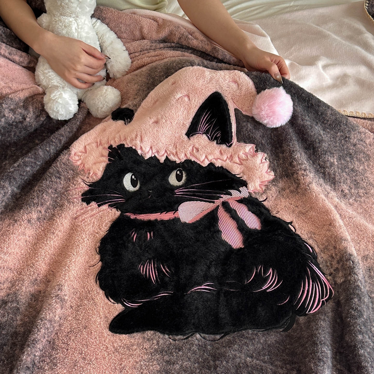 91家纺网 家纺一手货源 找家纺 宇航家纺 2025新款美拉德色系仿羊毛绒牛奶绒毛毯盖毯办公毯 盖毯-呆萌猫咪