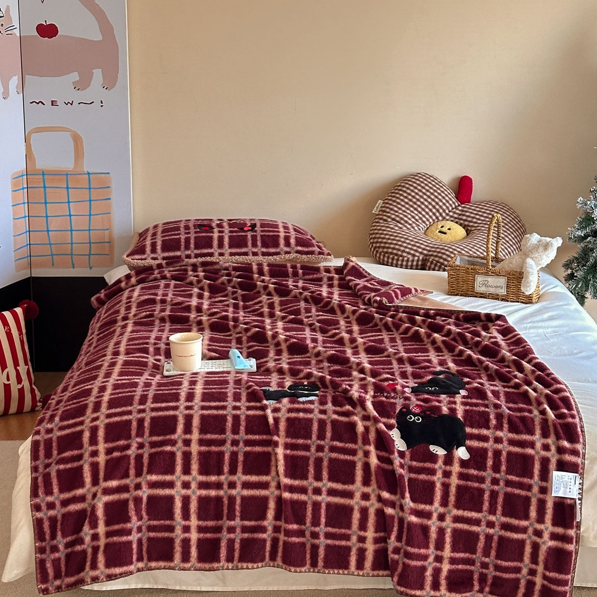 91家纺网 家纺一手货源 找家纺 宇航家纺 2025新款美拉德色系仿羊毛绒牛奶绒毛毯盖毯办公毯 盖毯-三只小猫