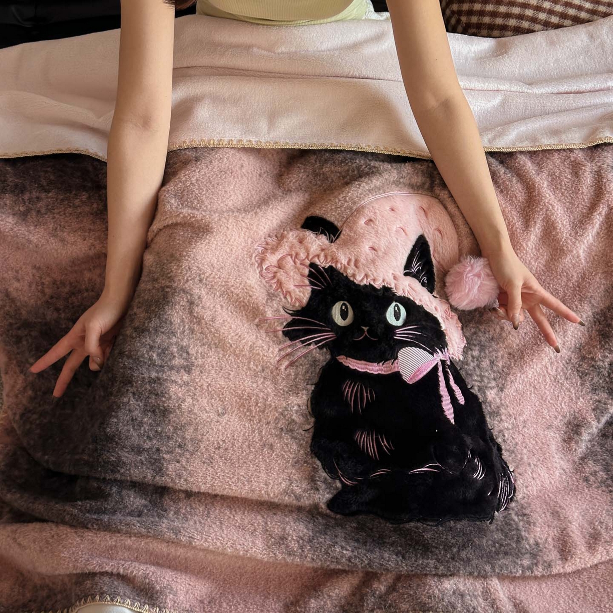 91家纺网 家纺一手货源 找家纺 宇航家纺 2025新款美拉德色系仿羊毛绒牛奶绒毛毯盖毯办公毯 盖毯-呆萌猫咪