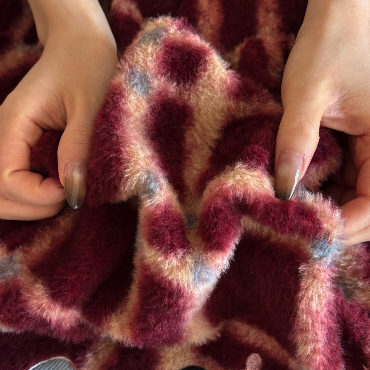 91家纺网 家纺一手货源 找家纺 宇航家纺 2025新款美拉德色系仿羊毛绒牛奶绒毛毯盖毯办公毯 盖毯-三只小猫