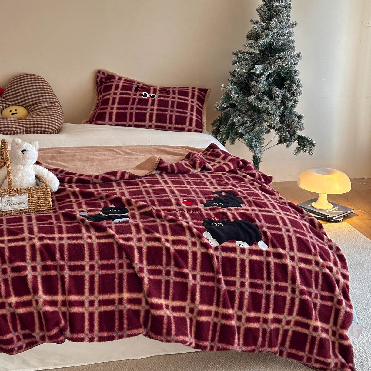 91家纺网 家纺一手货源 找家纺 宇航家纺 2025新款美拉德色系仿羊毛绒牛奶绒毛毯盖毯办公毯 盖毯-三只小猫