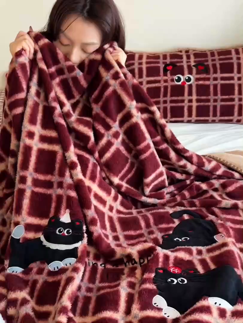 91家纺网 家纺一手货源 找家纺 宇航家纺 2025新款美拉德色系仿羊毛绒牛奶绒毛毯盖毯办公毯 盖毯-三只小猫