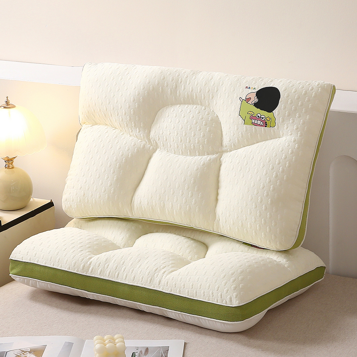 91家纺网 家纺一手货源 找家纺 （总）珍贝家纺 2025新款小新同学亲子护颈枕枕头枕芯-蜡笔小新