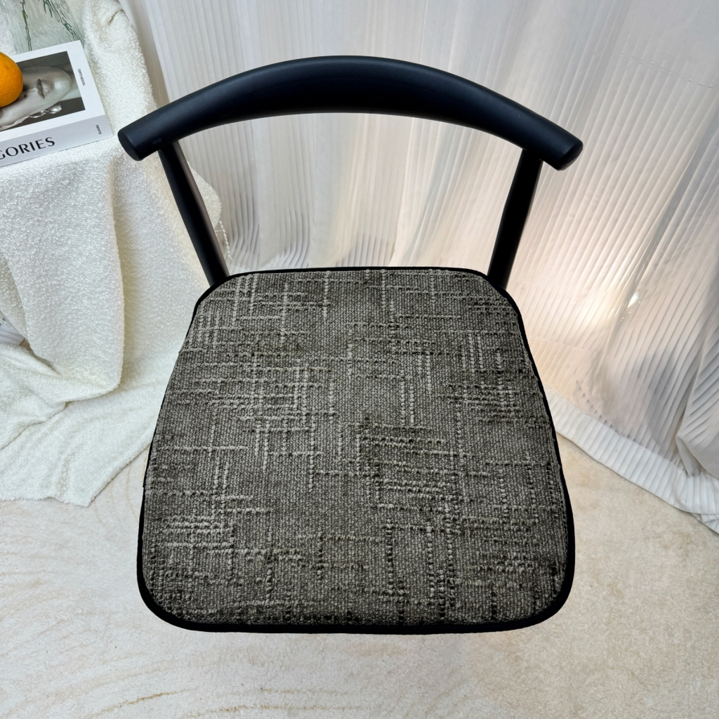 91家纺网 家纺一手货源 找家纺 （总）爱家居 2025新款餐椅垫坐垫轻奢马蹄形四季通用雪尼尔防滑纯色椅子垫餐厅家用可拆洗【纯色雪尼尔坐垫常规有现货、其它规格可定制】