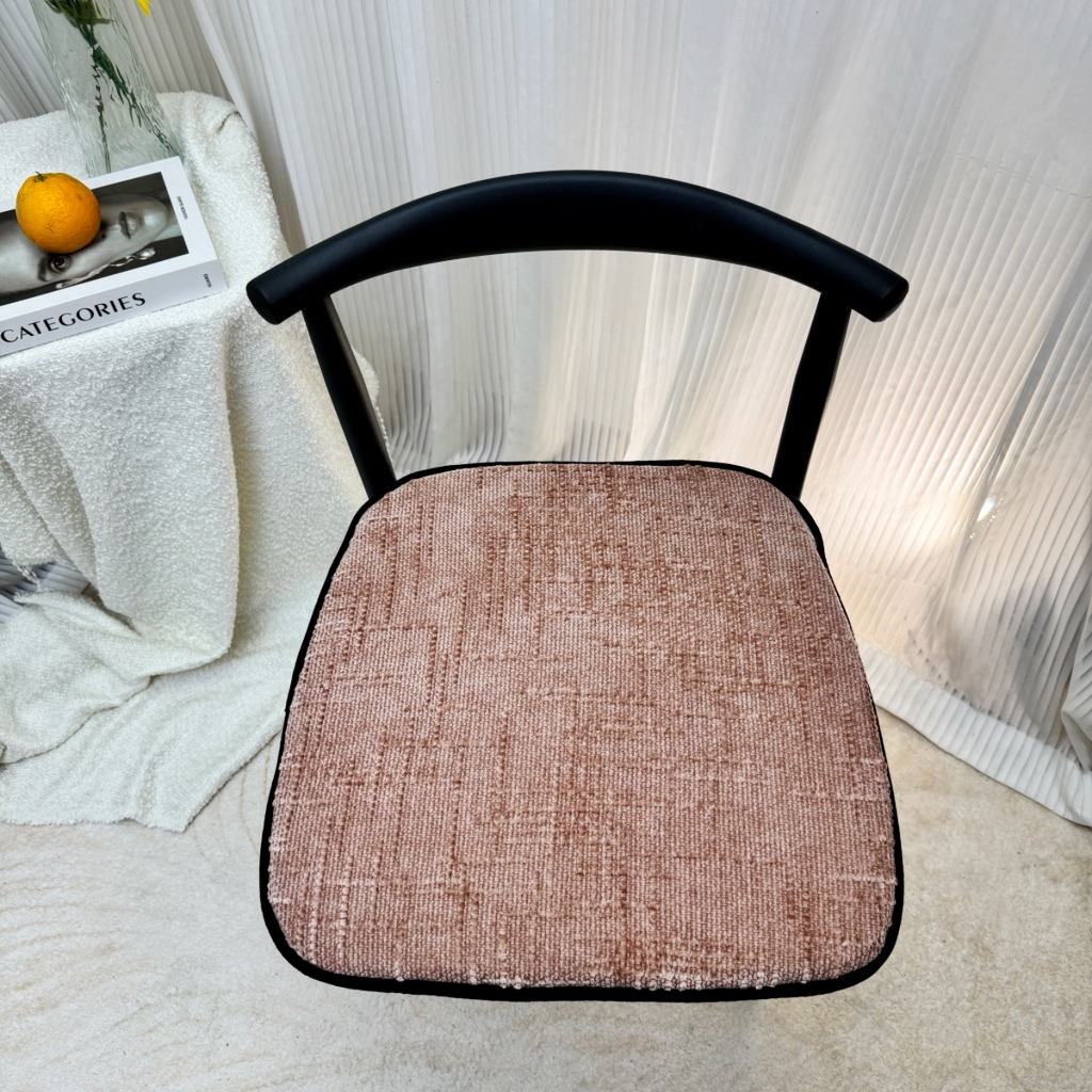 91家纺网 家纺一手货源 找家纺 （总）爱家居 2025新款餐椅垫坐垫轻奢马蹄形四季通用雪尼尔防滑纯色椅子垫餐厅家用可拆洗【纯色雪尼尔坐垫常规有现货、其它规格可定制】