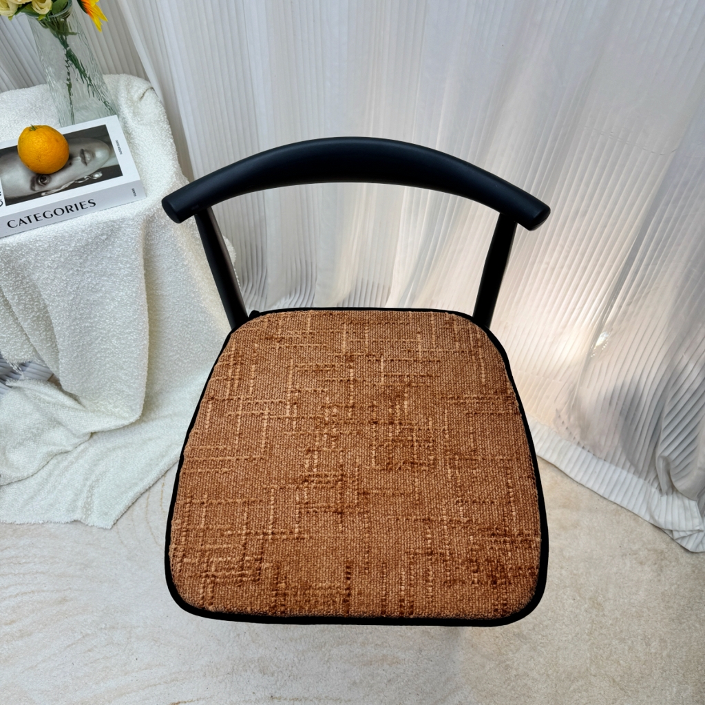 91家纺网 家纺一手货源 找家纺 （总）爱家居 2025新款餐椅垫坐垫轻奢马蹄形四季通用雪尼尔防滑纯色椅子垫餐厅家用可拆洗【纯色雪尼尔坐垫常规有现货、其它规格可定制】