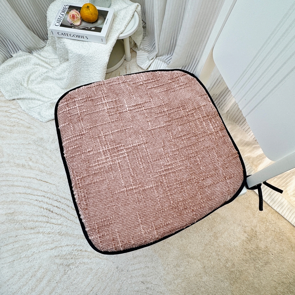 91家纺网 家纺一手货源 找家纺 爱家居 2025新款餐椅垫坐垫轻奢马蹄形四季通用雪尼尔防滑纯色椅子垫餐厅家用可拆洗【纯色雪尼尔坐垫常规有现货、其它规格可定制】 雪尼尔—豆沙粉