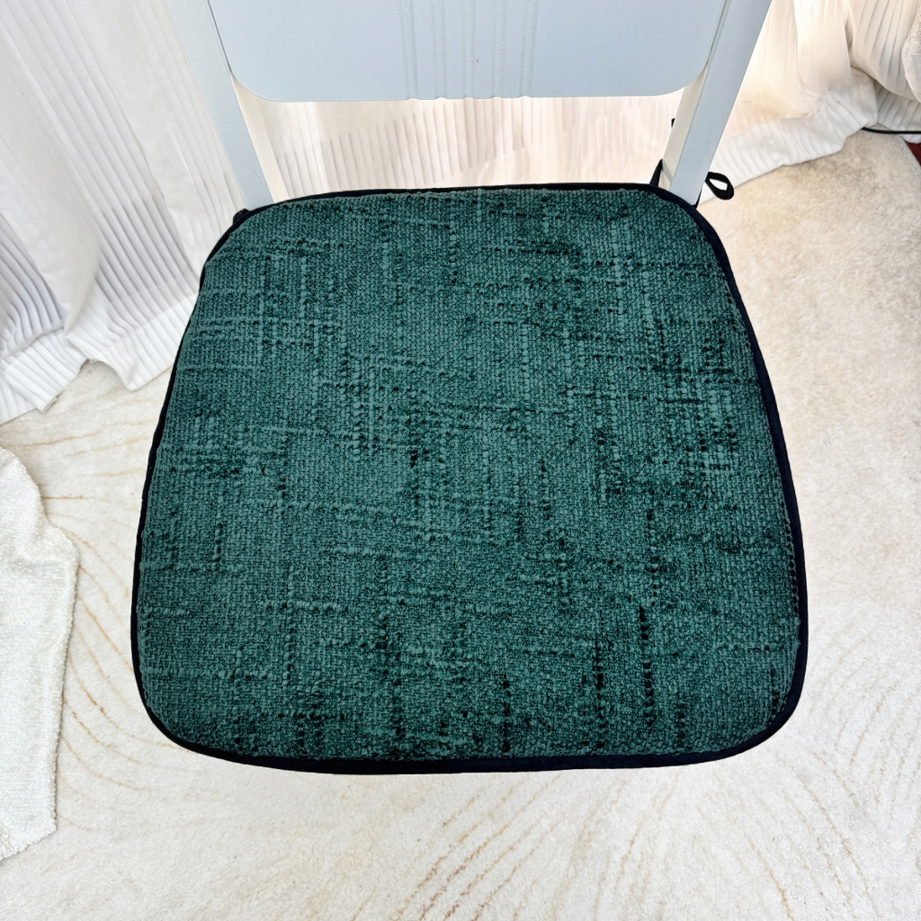 91家纺网 家纺一手货源 找家纺 爱家居 2025新款餐椅垫坐垫轻奢马蹄形四季通用雪尼尔防滑纯色椅子垫餐厅家用可拆洗【纯色雪尼尔坐垫常规有现货、其它规格可定制】 雪尼尔—墨绿色