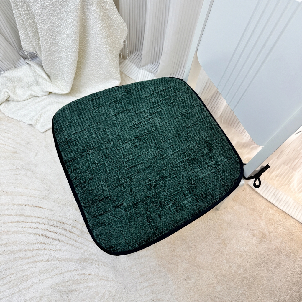 91家纺网 家纺一手货源 找家纺 爱家居 2025新款餐椅垫坐垫轻奢马蹄形四季通用雪尼尔防滑纯色椅子垫餐厅家用可拆洗【纯色雪尼尔坐垫常规有现货、其它规格可定制】 雪尼尔—墨绿色