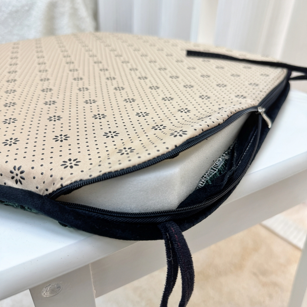 91家纺网 家纺一手货源 找家纺 爱家居 2025新款餐椅垫坐垫轻奢马蹄形四季通用雪尼尔防滑纯色椅子垫餐厅家用可拆洗【纯色雪尼尔坐垫常规有现货、其它规格可定制】 雪尼尔—墨绿色