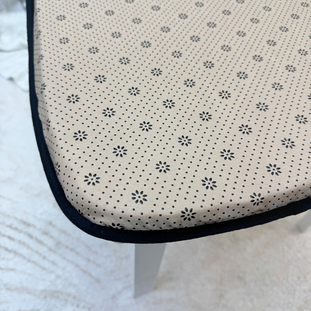 91家纺网 家纺一手货源 找家纺 爱家居 2025新款餐椅垫坐垫轻奢马蹄形四季通用雪尼尔防滑纯色椅子垫餐厅家用可拆洗【纯色雪尼尔坐垫常规有现货、其它规格可定制】 雪尼尔—墨绿色