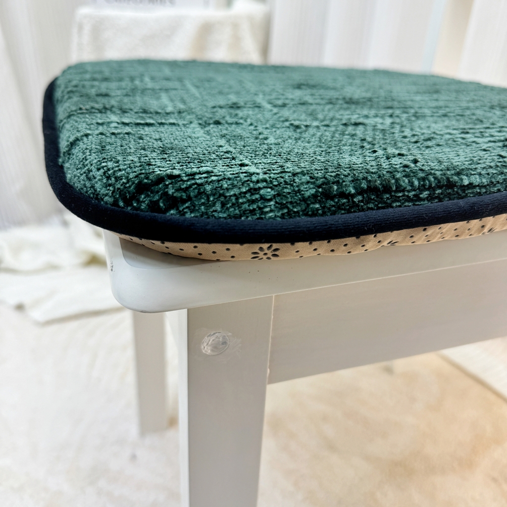 91家纺网 家纺一手货源 找家纺 爱家居 2025新款餐椅垫坐垫轻奢马蹄形四季通用雪尼尔防滑纯色椅子垫餐厅家用可拆洗【纯色雪尼尔坐垫常规有现货、其它规格可定制】 雪尼尔—墨绿色