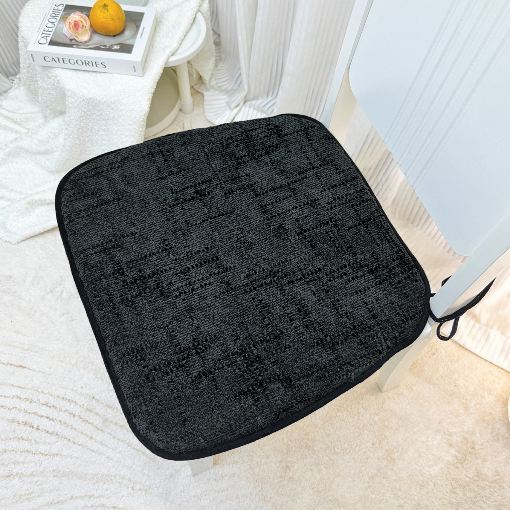 91家纺网 家纺一手货源 找家纺 爱家居 2025新款餐椅垫坐垫轻奢马蹄形四季通用雪尼尔防滑纯色椅子垫餐厅家用可拆洗【纯色雪尼尔坐垫常规有现货、其它规格可定制】 雪尼尔—炭黑